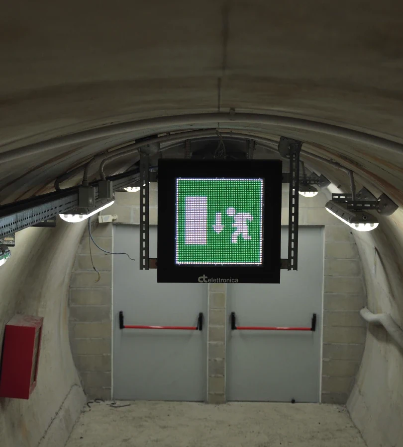 Tunnel exit VMS for emergency bypass routes