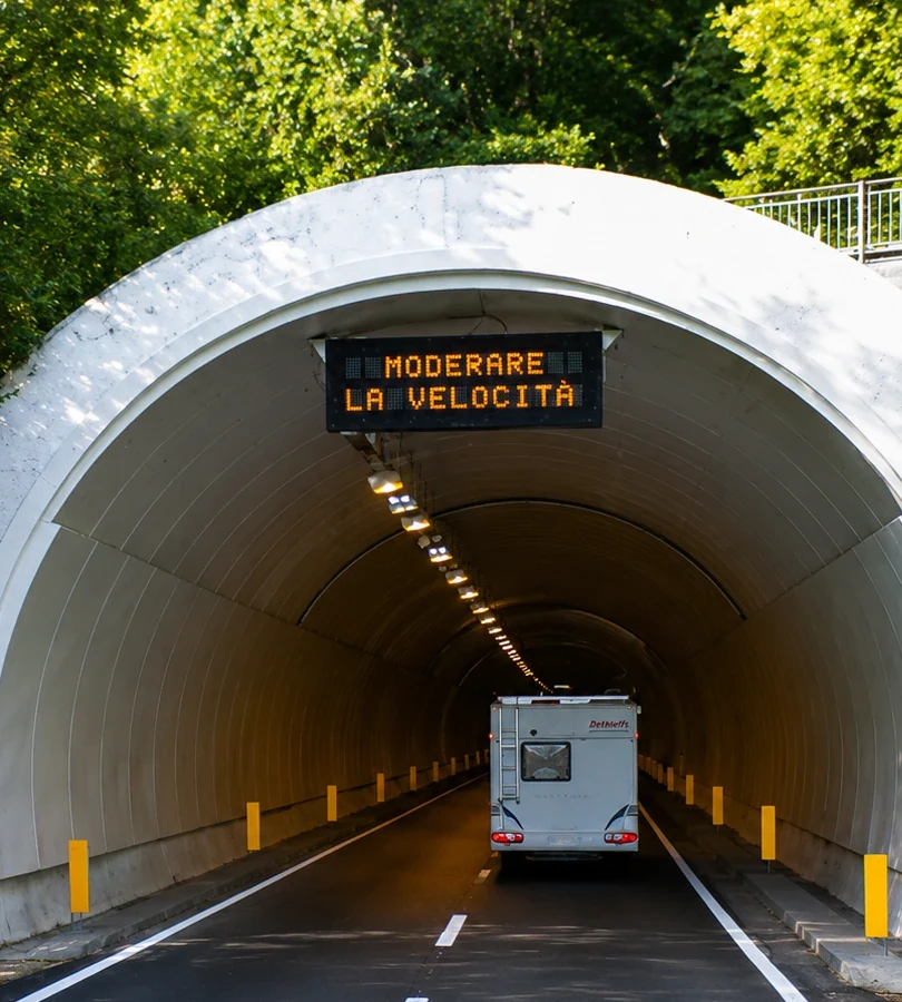 LED tunnel variable message sign