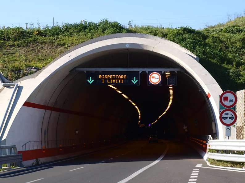 Variable message sign and lane signals at the entrance to a road tunnel