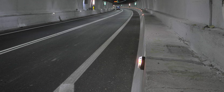 Guida luminosa a LED per tunnel